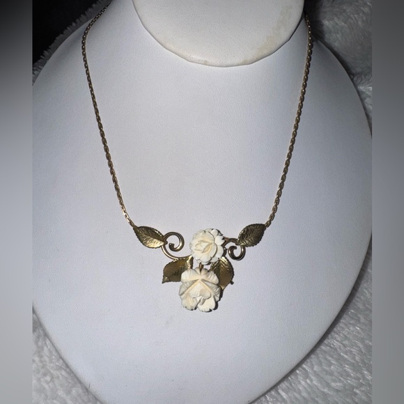 Krementz Jewelry - Vintage 1940s Krementz Gold Filled Necklace with Carved Roses  18"